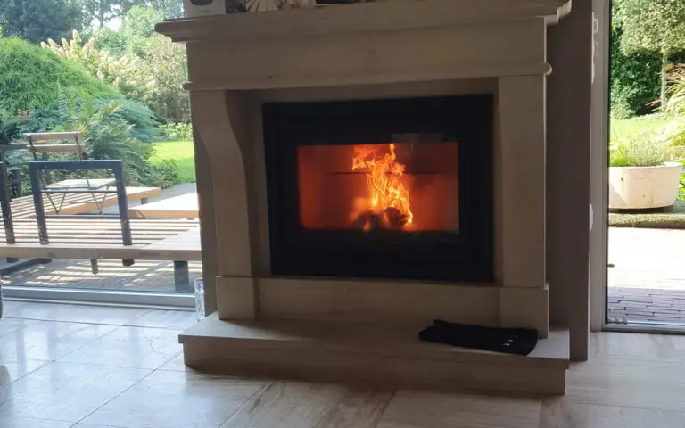 Barbas Unilux-7 70 brandend in bestaande schouw banner