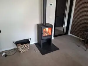 Dik Geurts Ivar 5 Store zijaanzicht brandend
