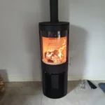 Charlton & Jenrick Purevision vrijstaand rond model hoog open houtvak brandend met plafondplaat