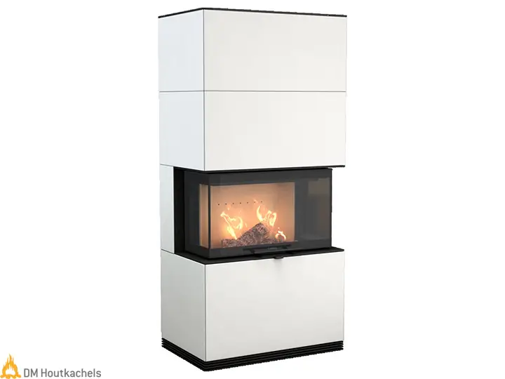 De Contura i51 wit staal toont een strakke inzet-houtkachel met zwarte ruit, wit omkastingswerk en een brandend vuur achter glas.