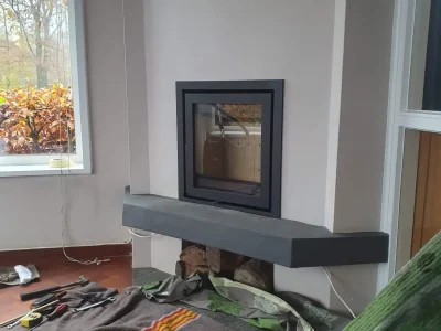 inzethaard in bestaande openhaard geplaatst